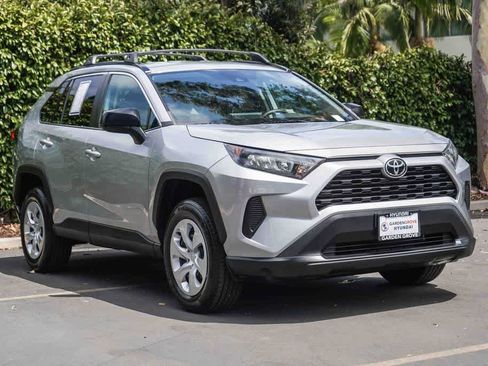 Used 2021 Toyota RAV4 LE w/ Carpet Mat Package (TMS) FWD image 4
