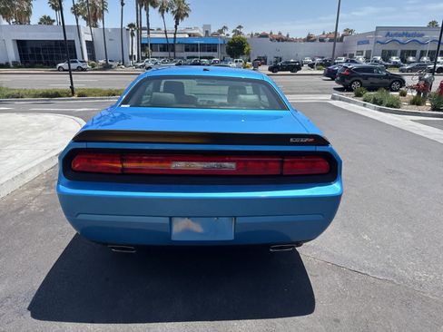 Used 2009 Dodge Challenger SRT8 w/ SRT Option Group II RWD image 19