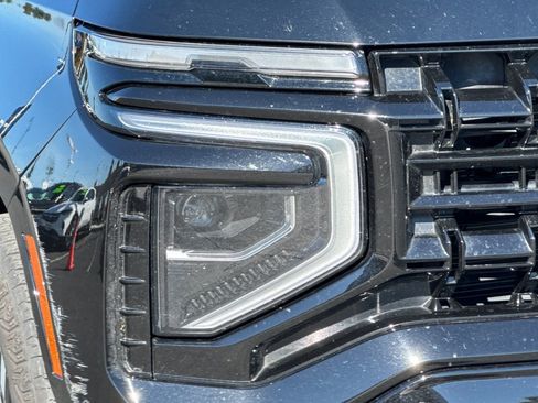 Used 2025 Chevrolet Suburban Z71 image 42