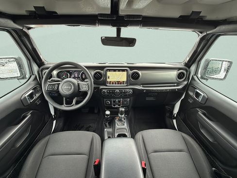 Used 2023 Jeep Wrangler Unlimited w/ Cold Weather Group AWD/4WD image 2
