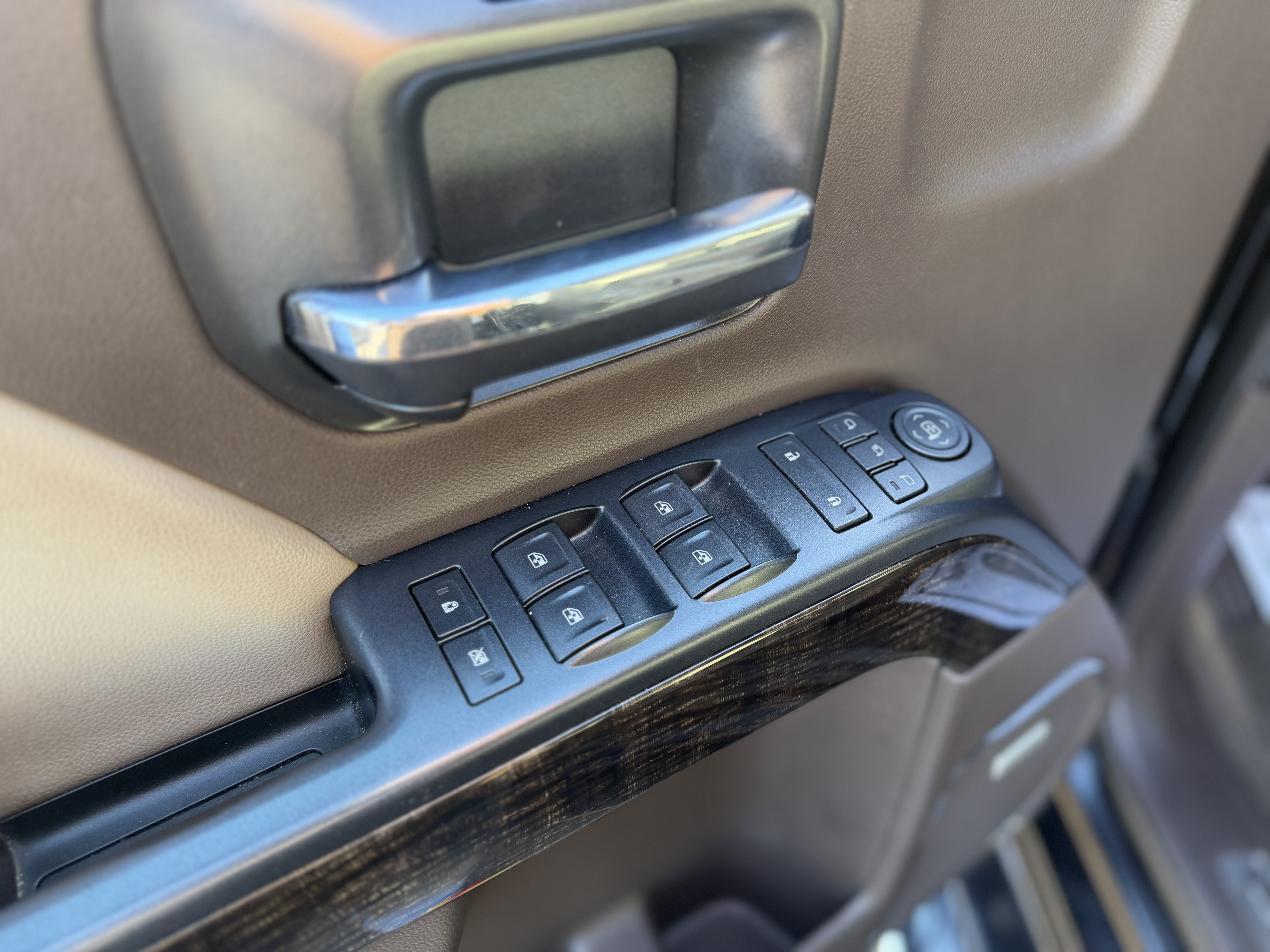 Used 2016 GMC Sierra 2500 Denali w/ Duramax Plus Package AWD/4WD image 14