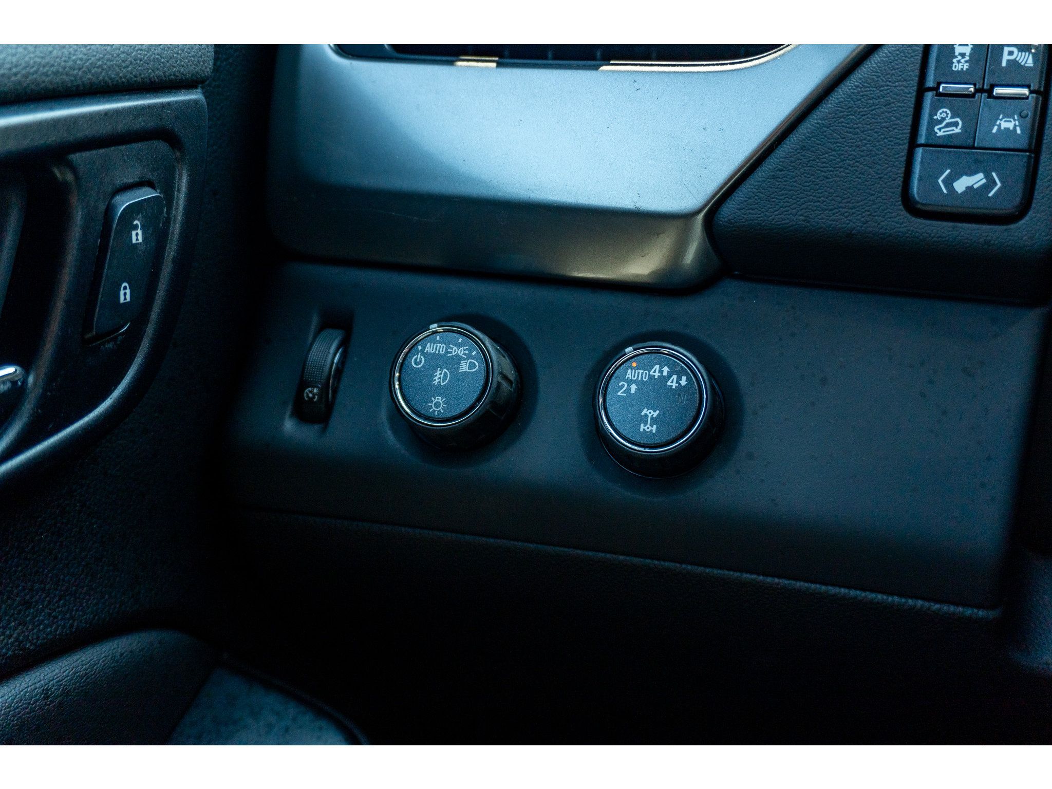 Used 2019 Chevrolet Tahoe LT w/ Z71 Midnight Edition AWD/4WD image 28