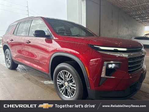 Certified 2025 Chevrolet Traverse LT w/ Driver Confidence Package image 1