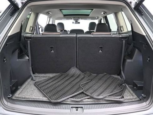 Used 2024 Volkswagen Atlas Peak Edition SE AWD/4WD image 32