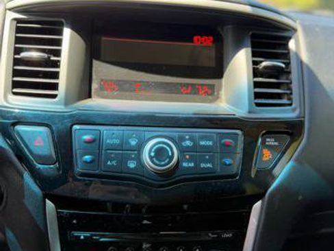 Used 2014 Nissan Pathfinder S image 14