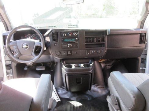 Used 2017 Chevrolet Express 3500 RWD image 7