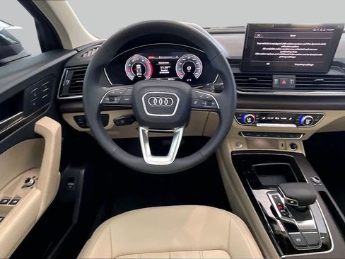 Used 2025 Audi Q5 2.0T Premium w/ Convenience Plus Package AWD/4WD image 6