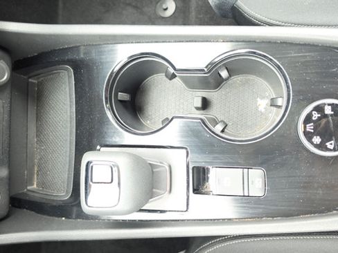 Used 2023 Nissan Rogue SV AWD/4WD image 8
