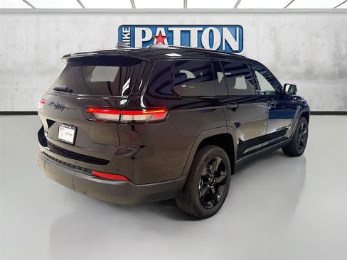 Used 2023 Jeep Grand Cherokee L Laredo image 7