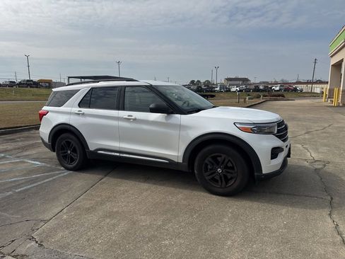 Used 2020 Ford Explorer XLT image 15