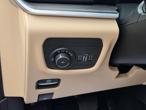 Used 2025 Jeep Grand Cherokee Limited AWD/4WD image 14