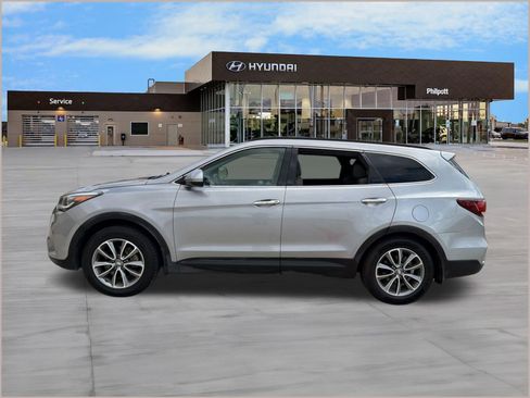 Used 2019 Hyundai Santa Fe XL SE image 2