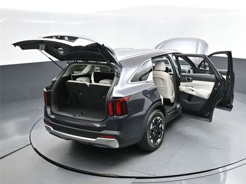 New 2026 Kia Sorento S w/ S Panoramic Sunroof Package image 17