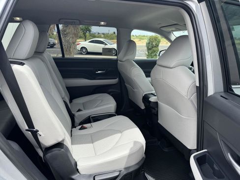 New 2026 Toyota Grand Highlander AWD image 17