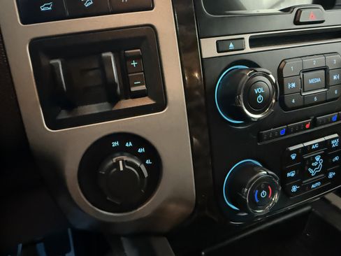 Used 2016 Ford Expedition Limited image 29