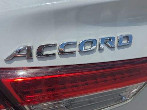 Used 2018 Honda Accord Touring image 38