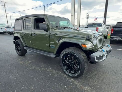 Used 2023 Jeep Wrangler Unlimited Sahara w/ Cold Weather Group AWD/4WD image 2