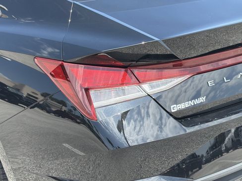 Used 2023 Hyundai Elantra SE FWD image 7