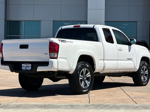 Certified 2016 Toyota Tacoma TRD Sport RWD image 4