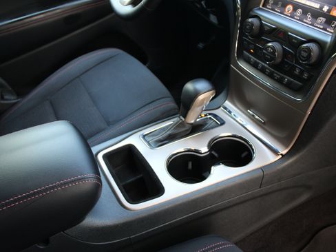 Used 2016 Jeep Grand Cherokee Laredo 75th Anniversary image 21