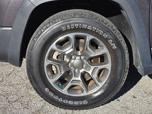 Used 2022 Jeep Cherokee Trailhawk w/ Trailer Tow Group image 22