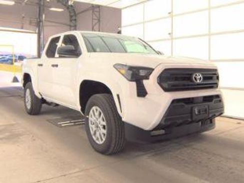 Used 2025 Toyota Tacoma SR image 3