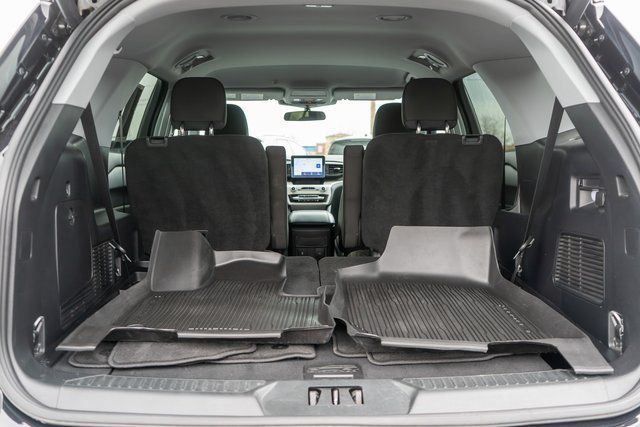 Used 2023 Ford Explorer XLT AWD/4WD image 10