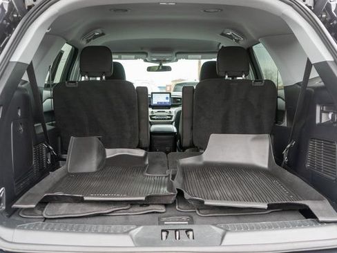 Used 2023 Ford Explorer XLT AWD/4WD image 10