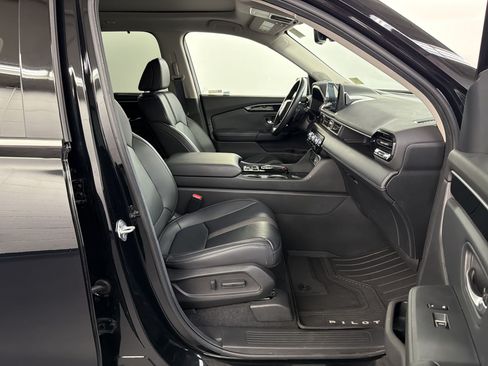 Certified 2025 Honda Pilot Touring image 25