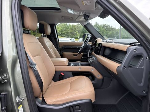 Used 2025 Land Rover Defender 110 X-Dynamic SE AWD/4WD image 15