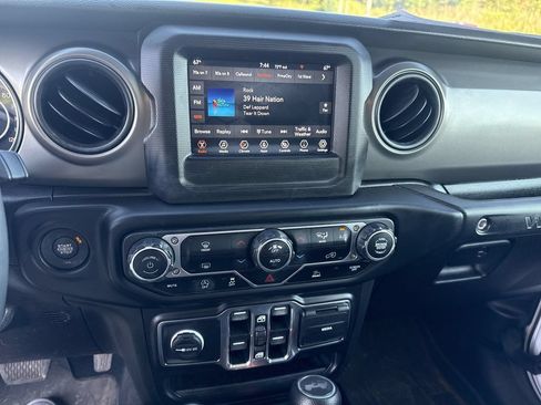 Used 2023 Jeep Wrangler Unlimited Sport AWD/4WD image 11