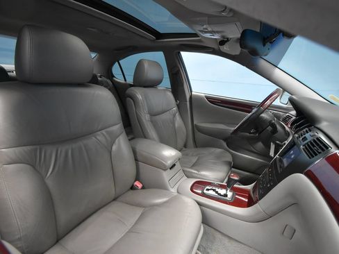 Used 2004 Lexus ES 330 FWD image 23