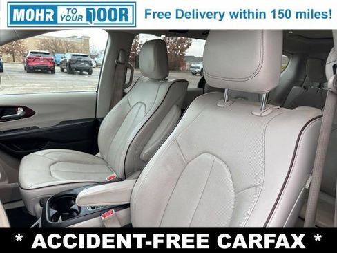 Used 2018 Chrysler Pacifica Limited image 12