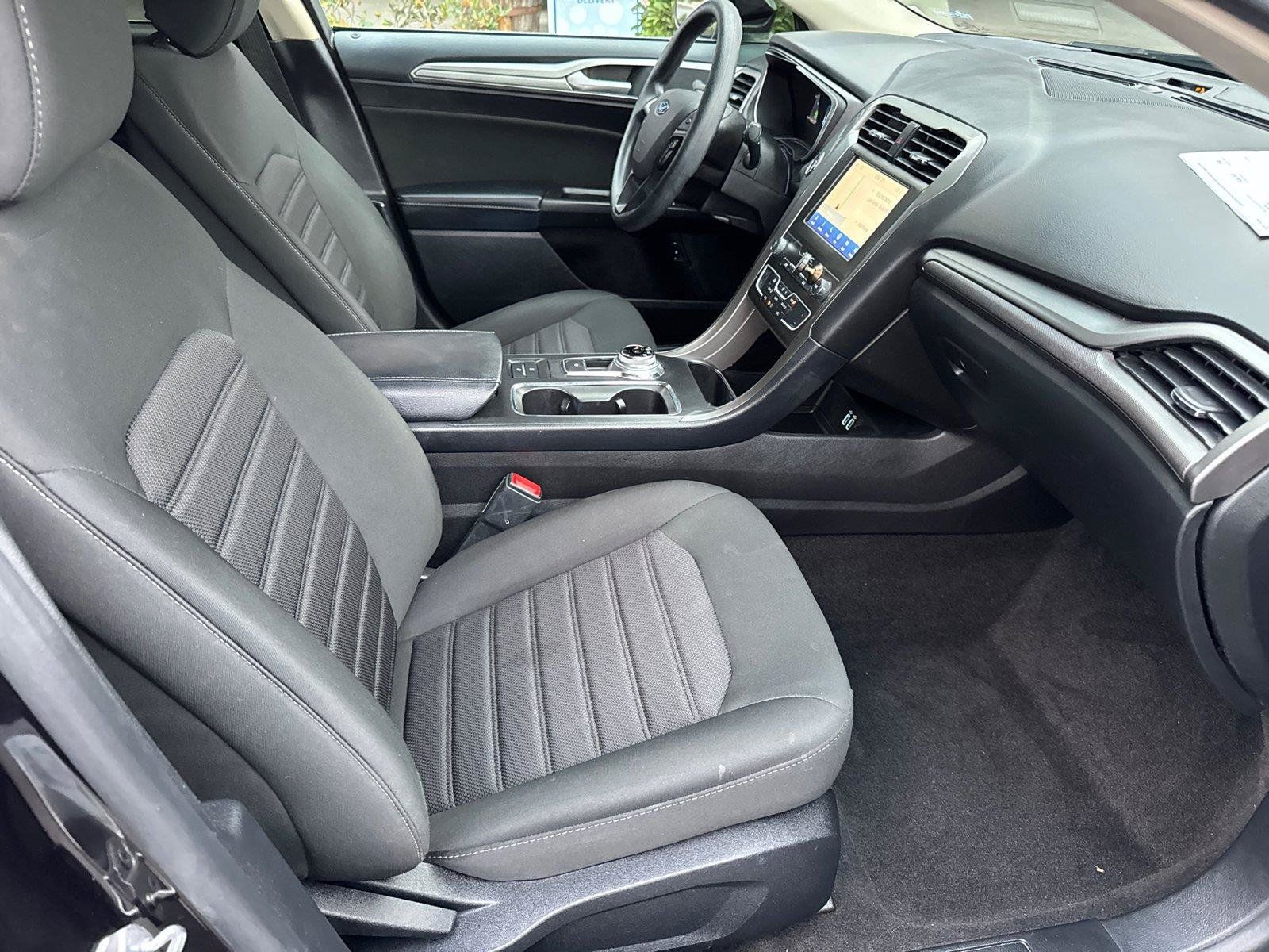 Used 2020 Ford Fusion SE FWD image 16