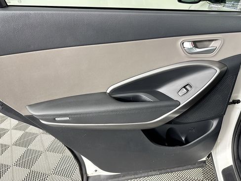 Used 2017 Hyundai Santa Fe SE image 42