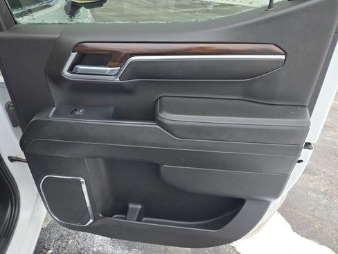 Used 2024 GMC Sierra 1500 SLT image 8