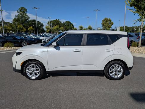 Used 2025 Kia Soul LX FWD image 6