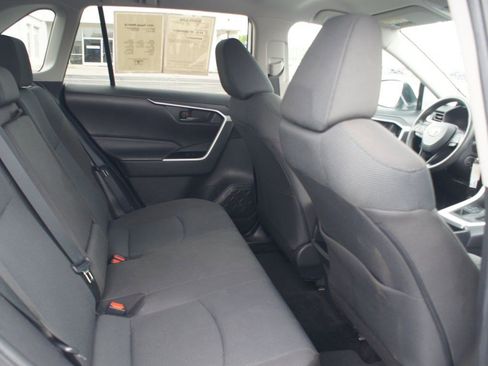 Used 2021 Toyota RAV4 LE AWD/4WD image 19