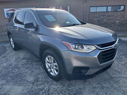 Used 2019 Chevrolet Traverse LS FWD image 2