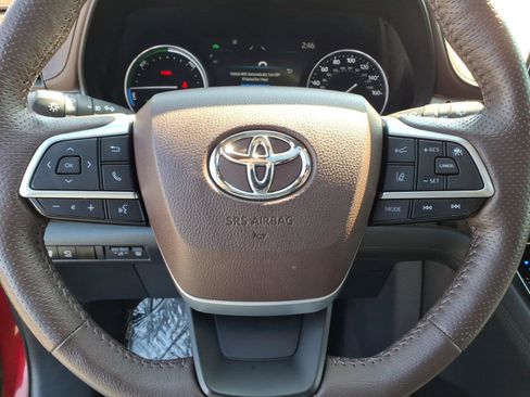 Used 2021 Toyota Sienna Platinum AWD/4WD image 19