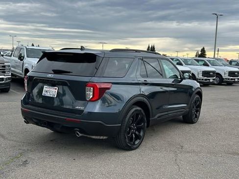Certified 2024 Ford Explorer ST-Line w/ Class IV Trailer Tow Package image 3