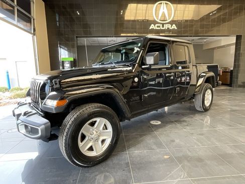 Used 2021 Jeep Gladiator Sport image 4