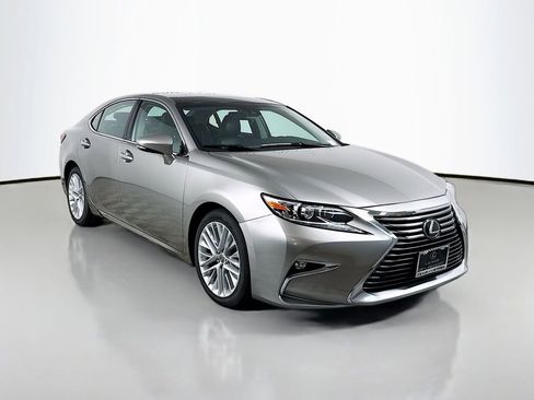 Used 2018 Lexus ES 350 w/ Ultra Luxury Package FWD image 3