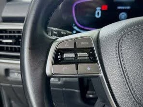 Used 2025 Kia Telluride S FWD image 21