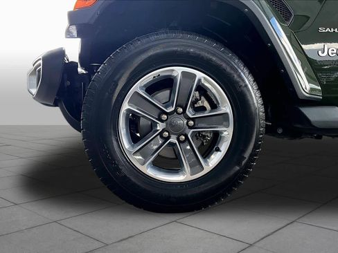 Used 2022 Jeep Wrangler Unlimited Sahara AWD/4WD image 11