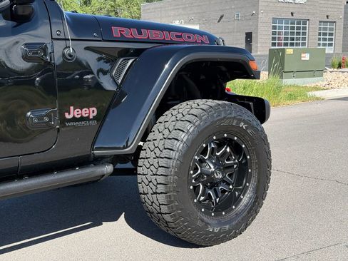 Used 2022 Jeep Wrangler Unlimited Rubicon w/ LED Lighting Group AWD/4WD image 4