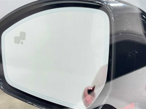 Used 2019 Land Rover Discovery Sport HSE image 11