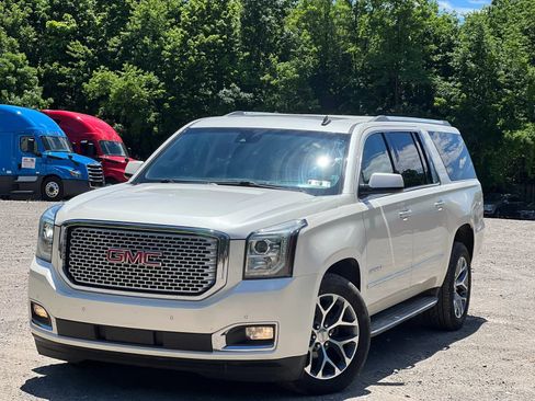 Used 2015 GMC Yukon XL Denali w/ Touring Package AWD/4WD image 2
