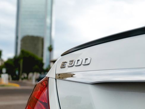 Used 2017 Mercedes-Benz E 300 image 11