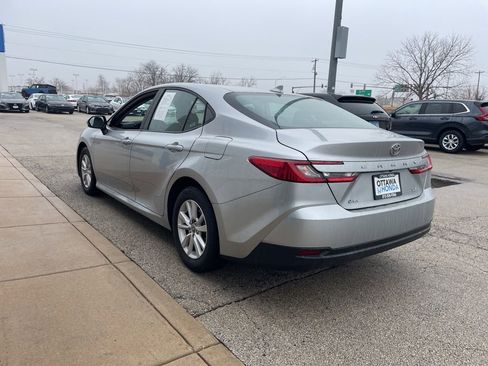 Used 2025 Toyota Camry LE image 7